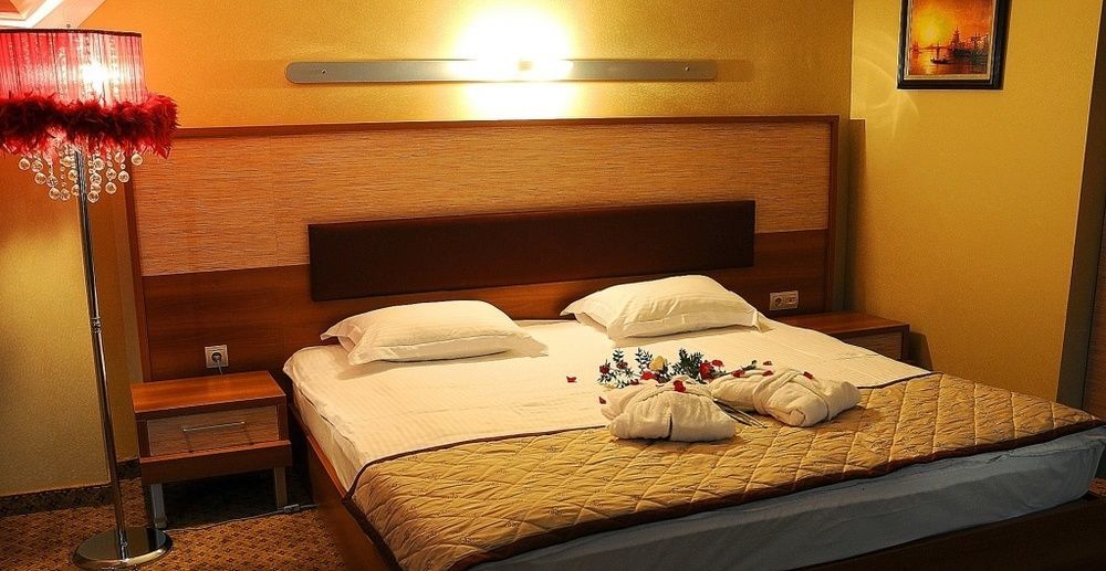 Ebrus'Un Konagi Hotel Istanboel Buitenkant foto